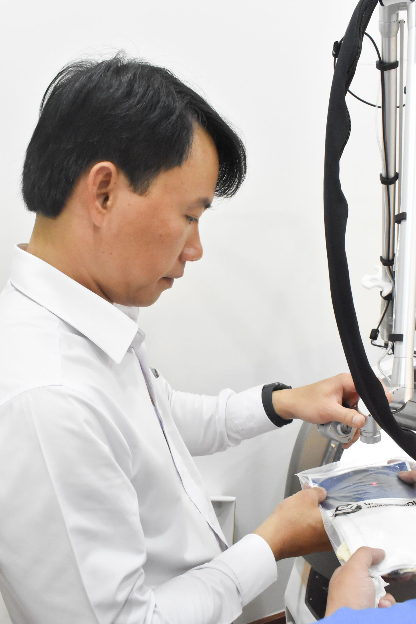 le-chuyen-giao-may-tri-nam-q-plus-star-i-cho-skinmed-beauty-center-da-nang-1