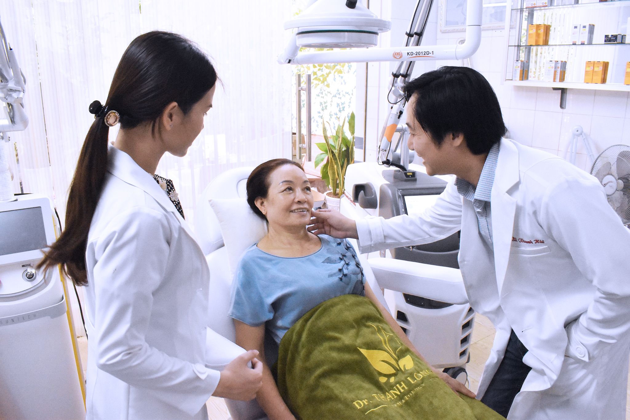 chuyen-giao-cong-nghe-q-plus-evo-thanh-long-dermatology-clinic-8