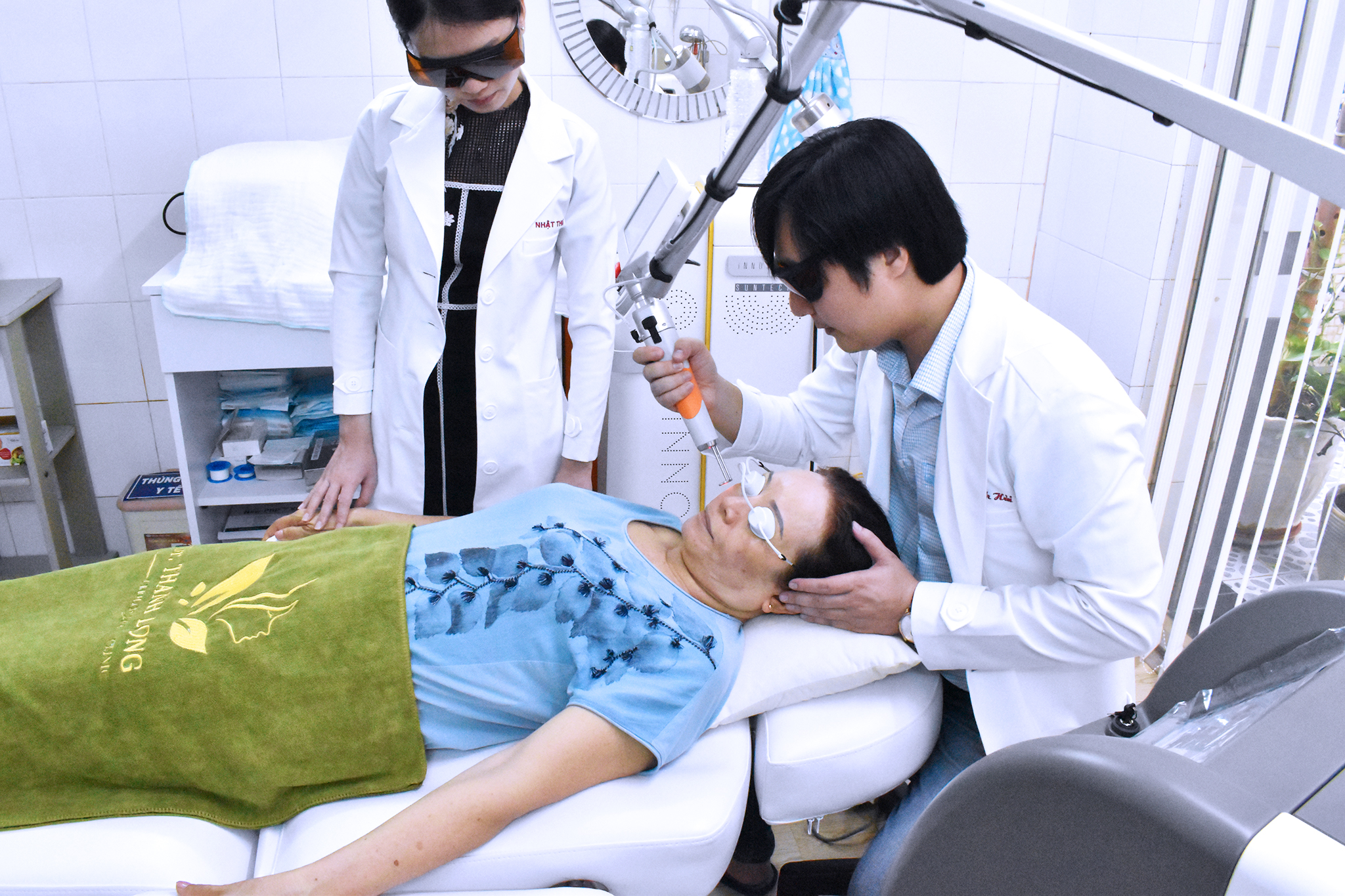 chuyen-giao-cong-nghe-q-plus-evo-thanh-long-dermatology-clinic-5