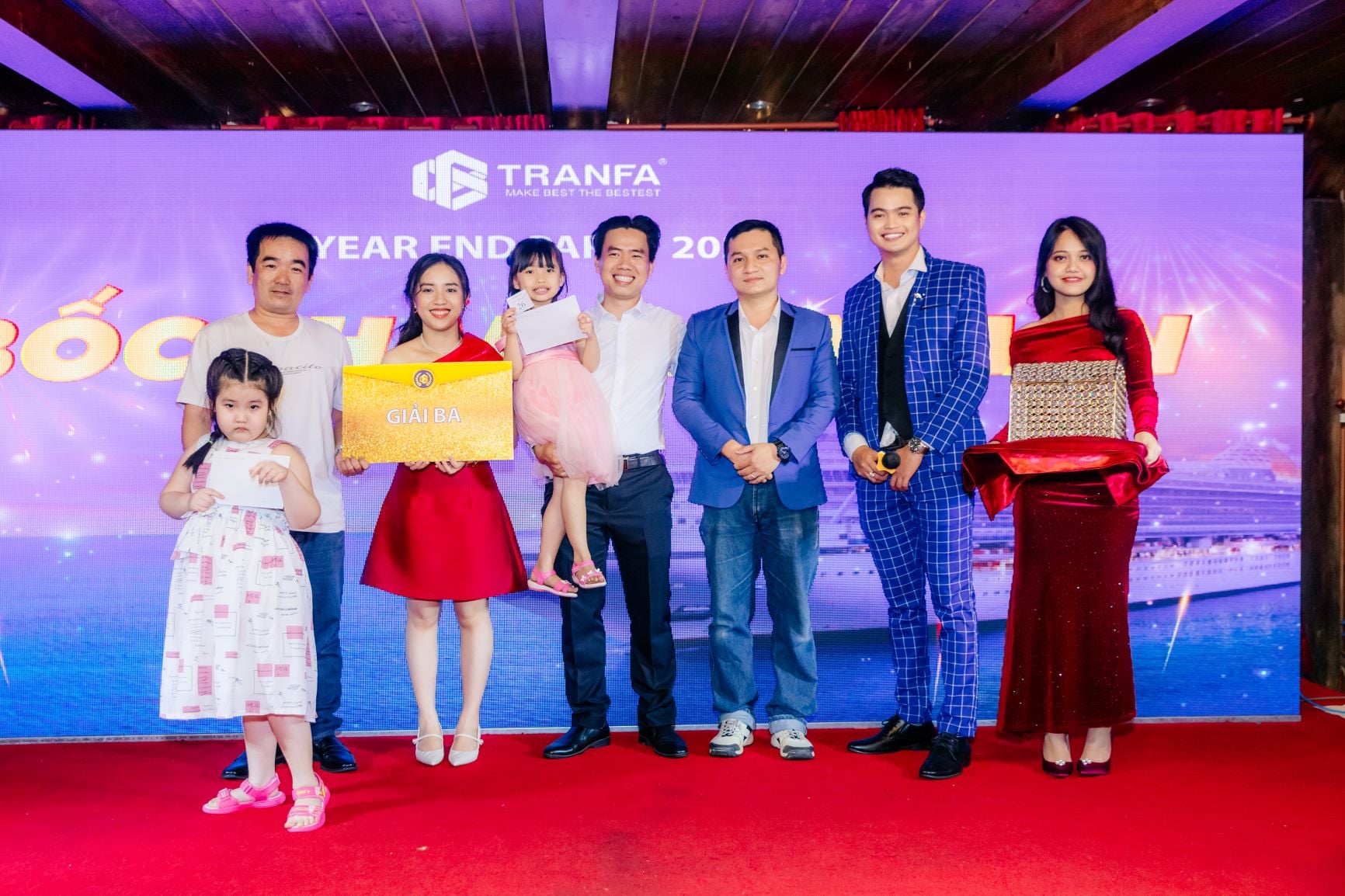 tiec-tat-nien-vuot-ngan-trung-khoi-cua-cong-ty-tranfa-9