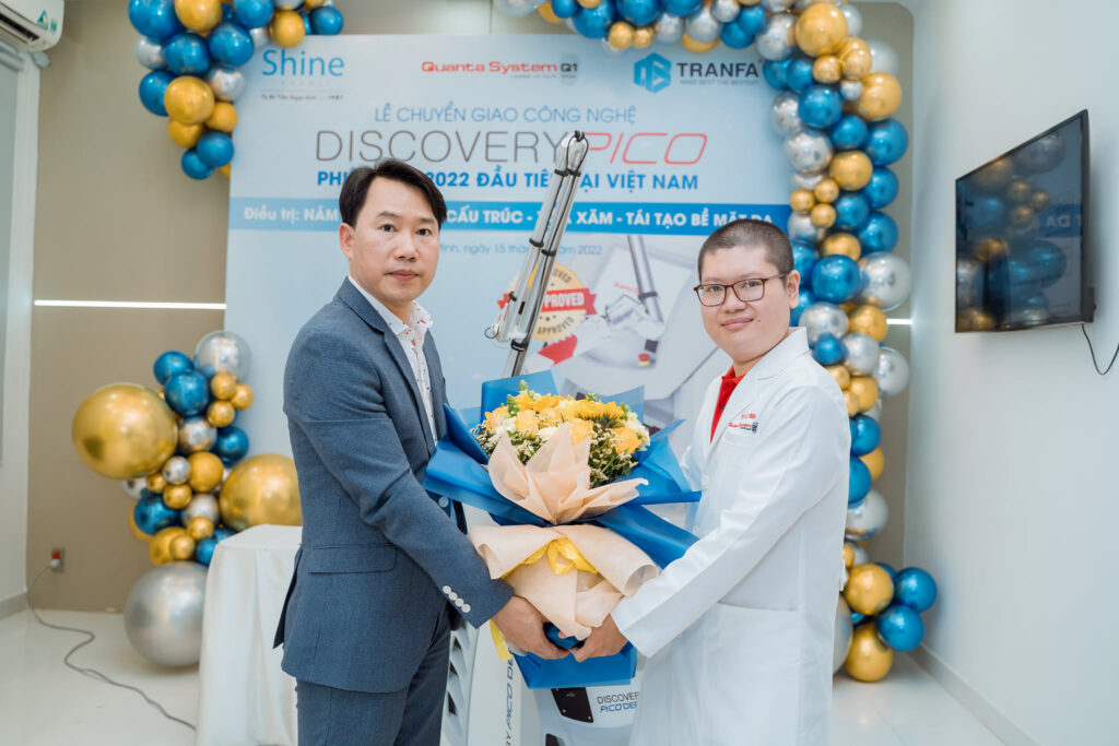 khoi-dong-nam-nham-dan-bang-viec-chuyen-giao-sieu-pham-discovery-pico-cho-shine-clinic-9