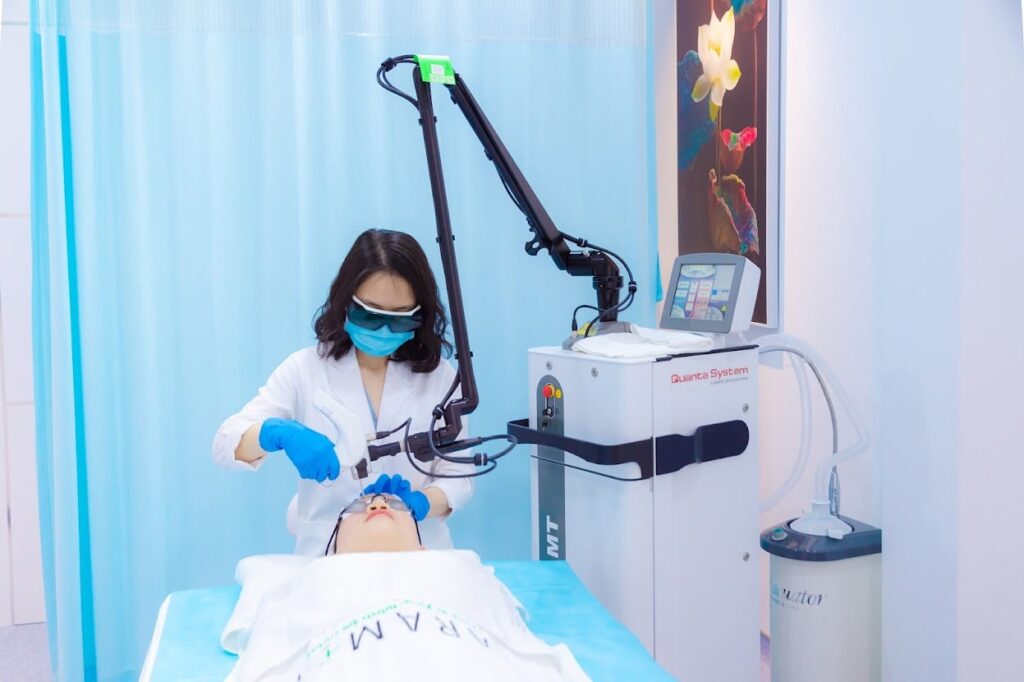 chuyen-giao-cong-nghe-youlaser-mt-cho-phong-kham-paramed-3