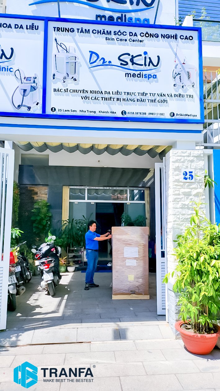 chuyen-giao-thunder-mt-giua-tranfa-dr-skin-medispa-nha-trang-1