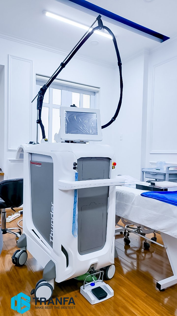 chuyen-giao-thunder-mt-giua-tranfa-dr-skin-medispa-nha-trang-2