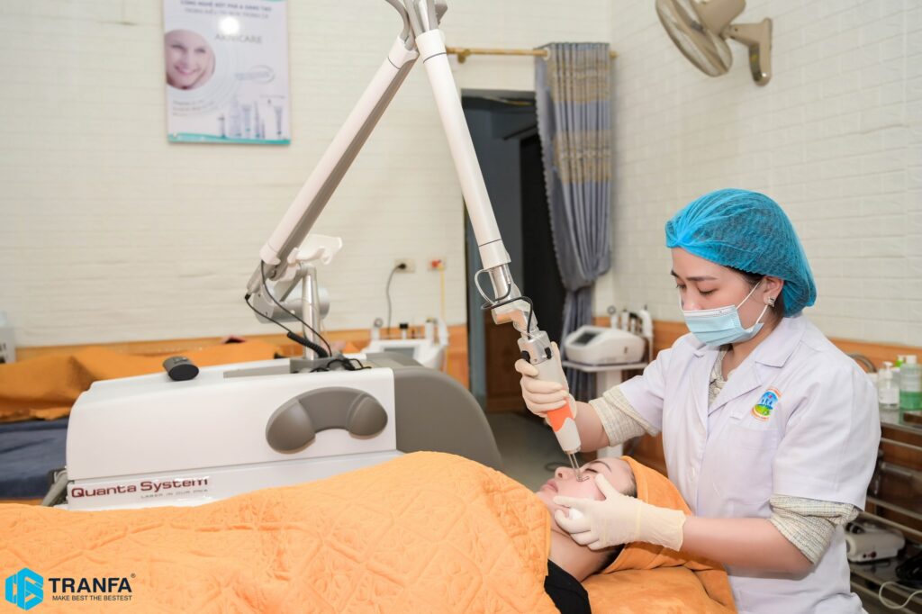 chuyen-giao-q-plus-a-evo-giua-tranfa-da-lieu-tham-my-thac-si-bac-si-truong-huong-4